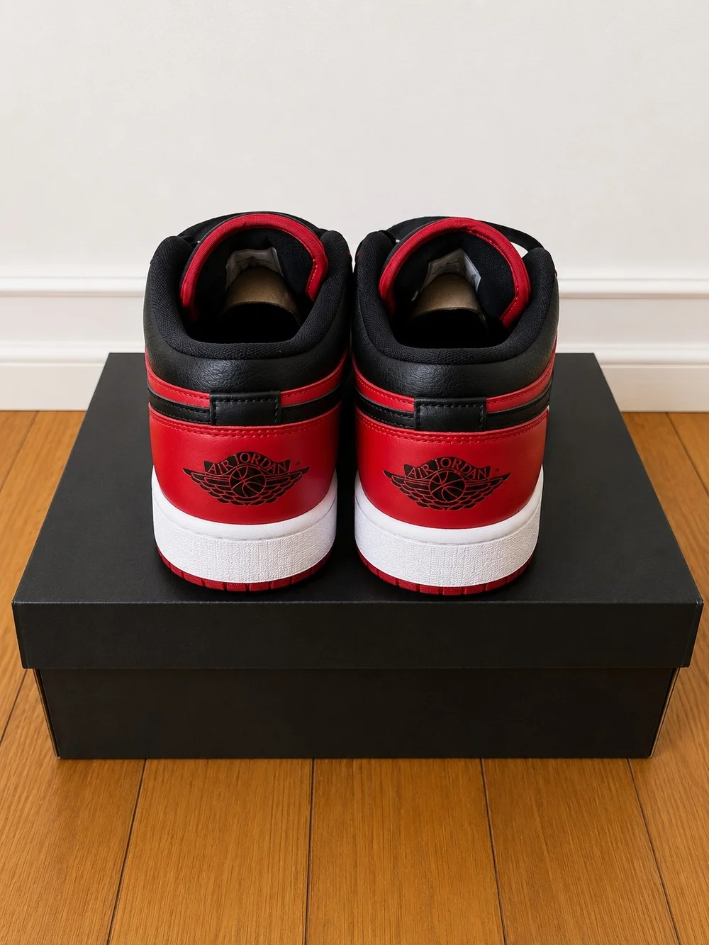 Nike Air Jordan 1 Low GS Reverse Bred - Picture 3 of 3